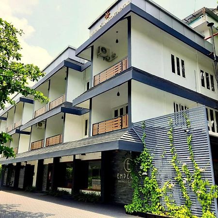 Emperor-Hotel Rachana Continental Pvt Ltd Kizhake Chālakudi 外观 照片