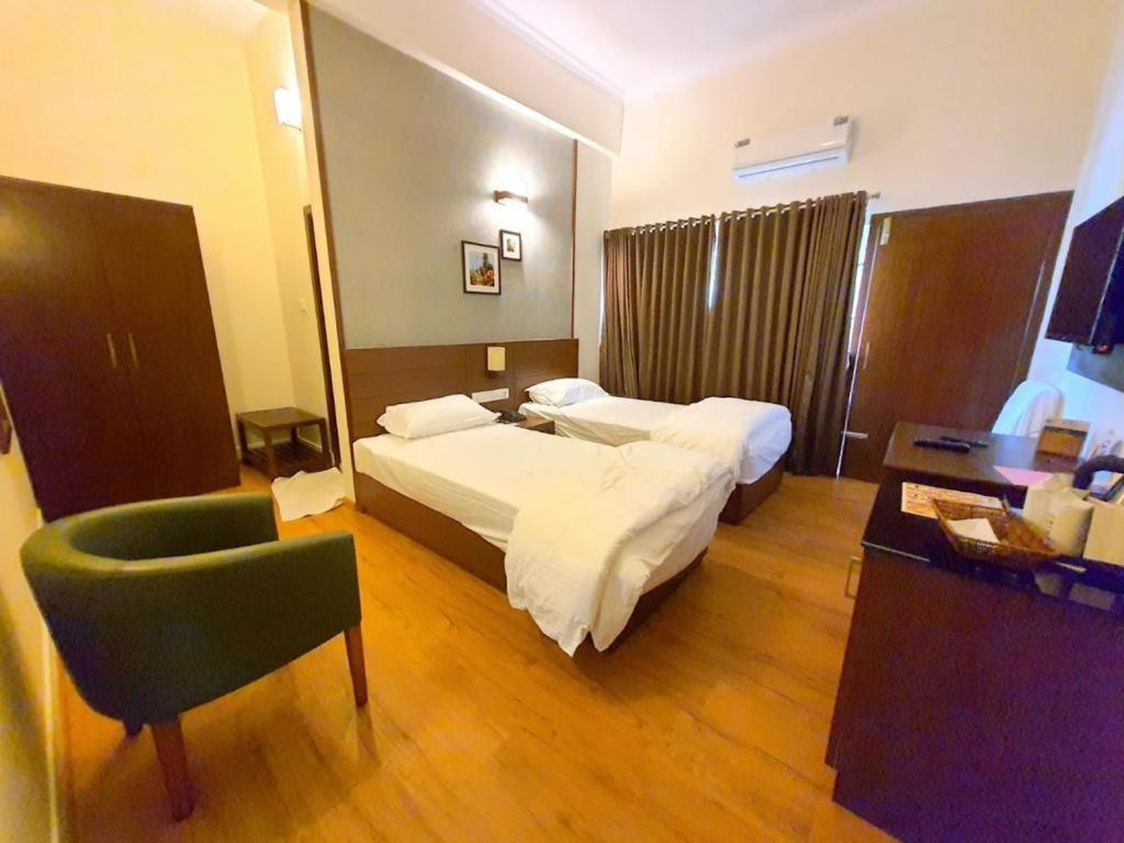 Emperor-Hotel Rachana Continental Pvt Ltd Kizhake Chālakudi 外观 照片