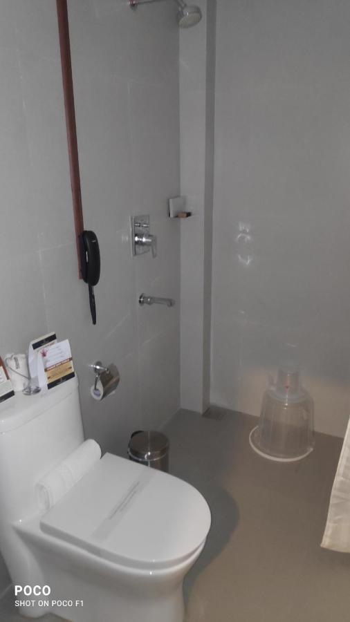 Emperor-Hotel Rachana Continental Pvt Ltd Kizhake Chālakudi 外观 照片