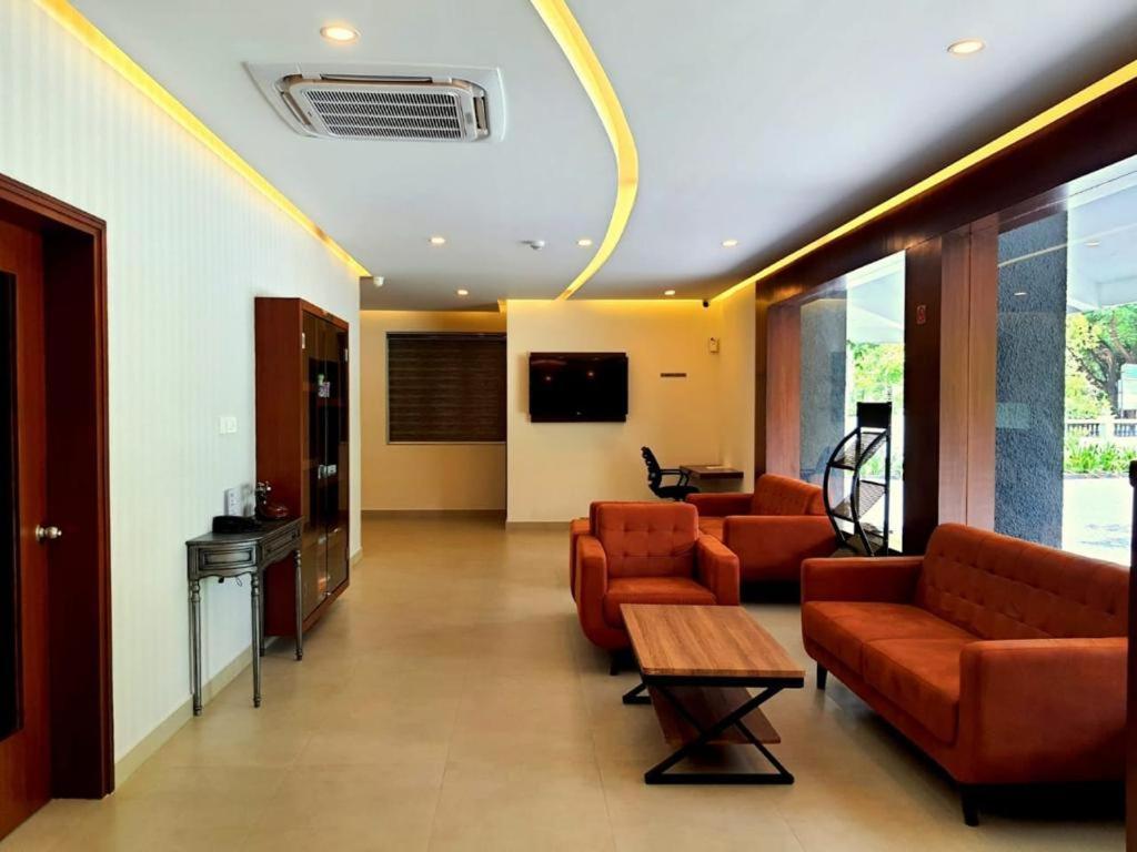 Emperor-Hotel Rachana Continental Pvt Ltd Kizhake Chālakudi 外观 照片