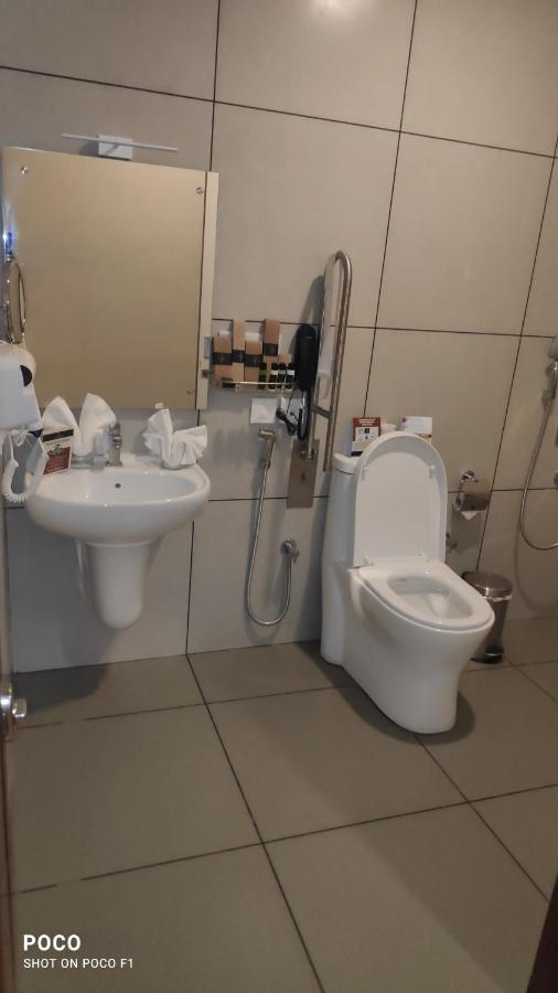 Emperor-Hotel Rachana Continental Pvt Ltd Kizhake Chālakudi 外观 照片