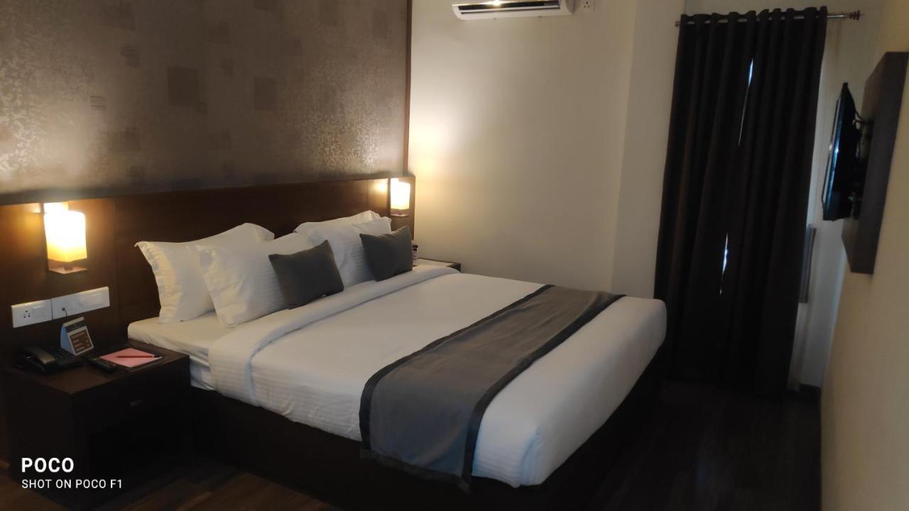 Emperor-Hotel Rachana Continental Pvt Ltd Kizhake Chālakudi 外观 照片