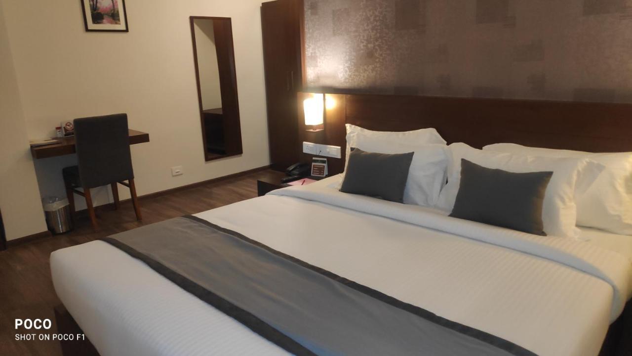 Emperor-Hotel Rachana Continental Pvt Ltd Kizhake Chālakudi 外观 照片