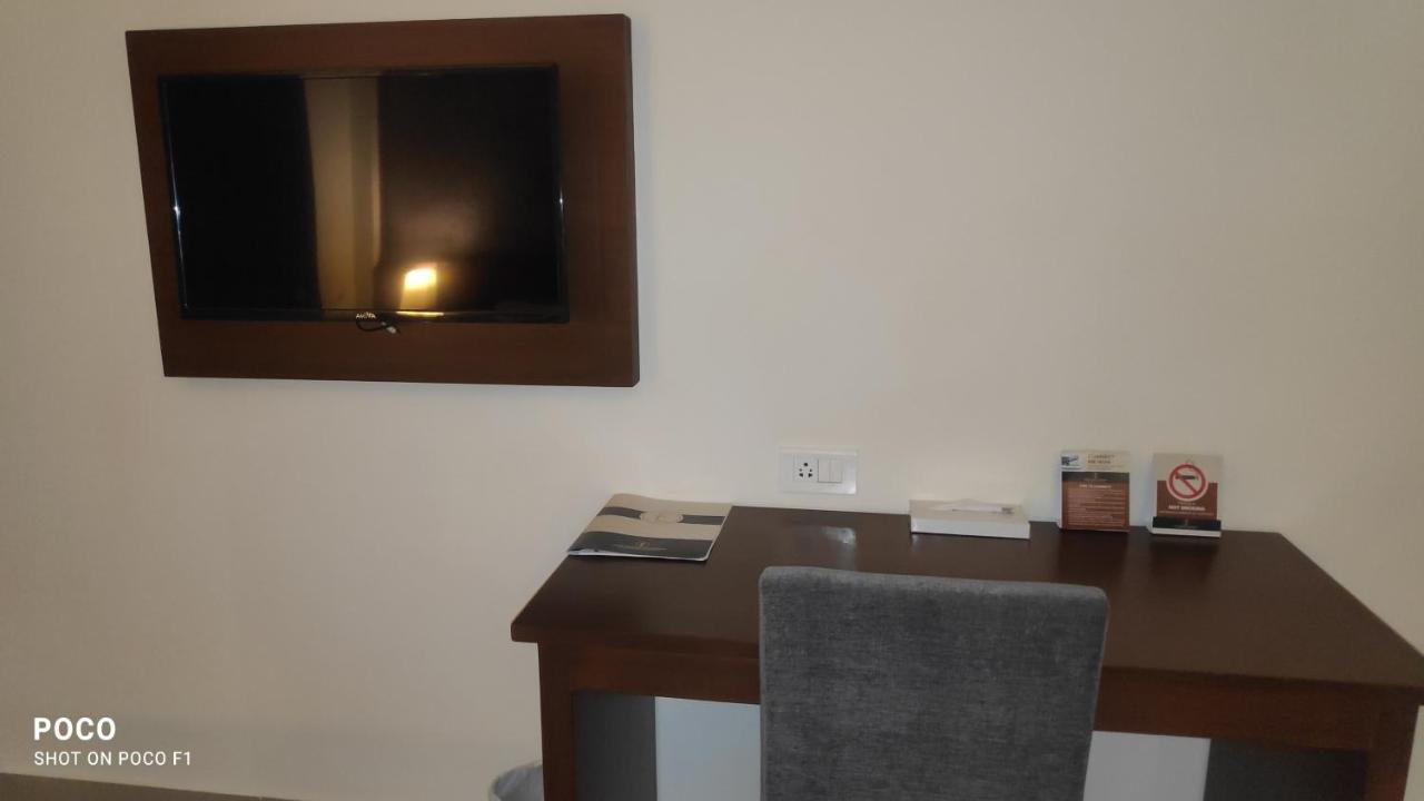 Emperor-Hotel Rachana Continental Pvt Ltd Kizhake Chālakudi 外观 照片