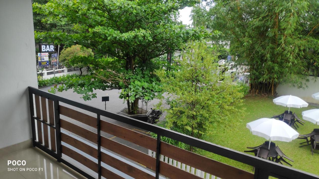 Emperor-Hotel Rachana Continental Pvt Ltd Kizhake Chālakudi 外观 照片
